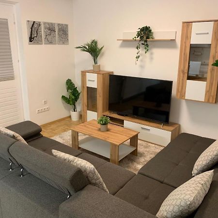 Exzellentes Apartment Mit Toller Aussicht! Linz Esterno foto