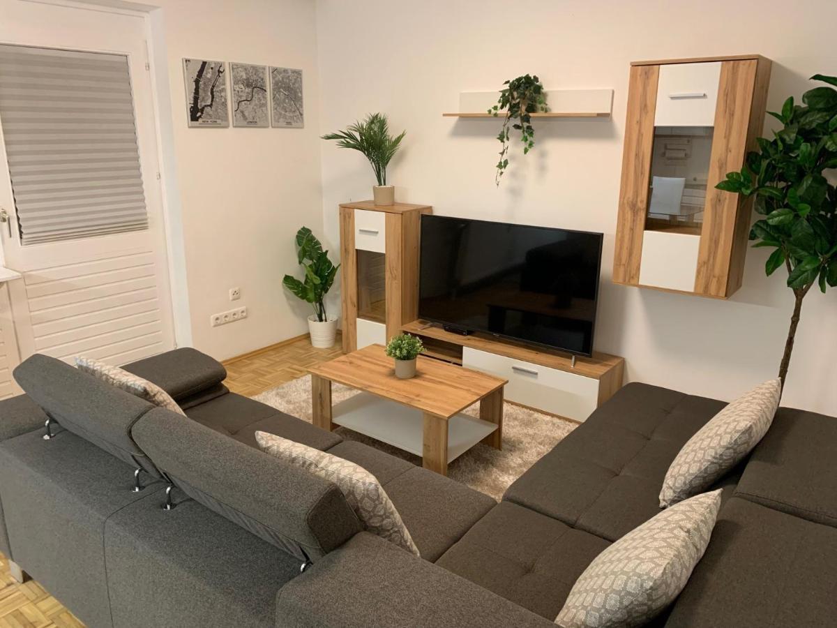 Exzellentes Apartment Mit Toller Aussicht! Linz Esterno foto